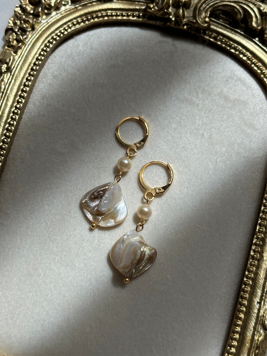 Lilibet Pearl Earrings